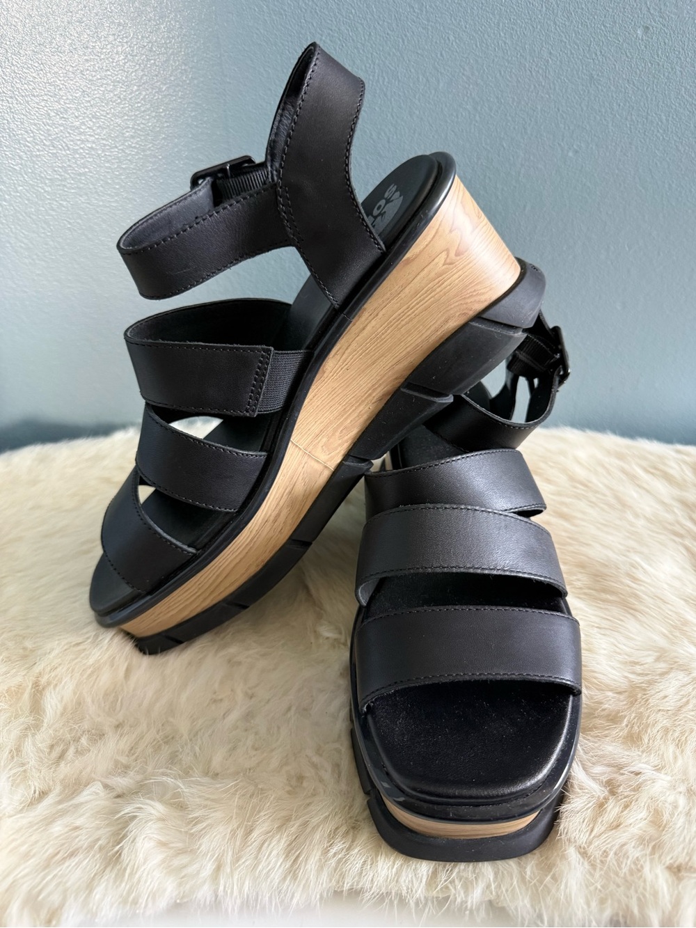 Sorel Women’s Joanie III Ankle Strap
Leather Faux Wood Sandals